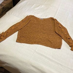 Jolt sweater with detail down arm of lacing